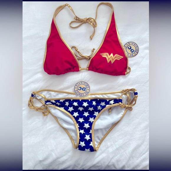 New DC 2 piece Wonder Woman bathing suit - Picture 1 of 3